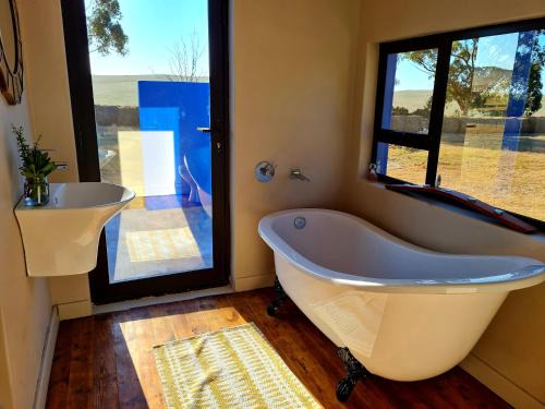 Overberg District Municipality Casa | Die Blouhuis Farmhouse Retreat with a hot tub