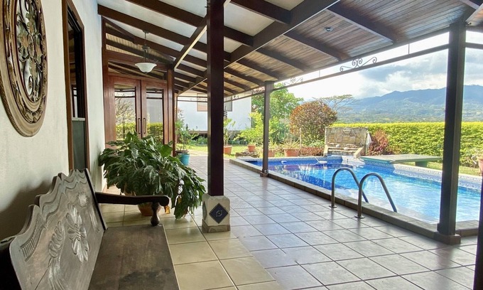 Mercedes Villa | Digital Nomad Paradise Villa & Guesthouse Sleeps 8 Heated Pool 30 Mins. from SJO