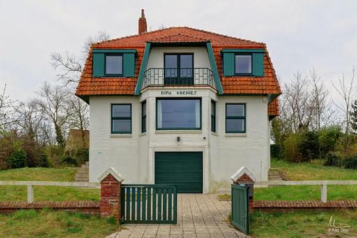 Witte Burg Casa | Dima Gbeniet