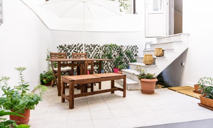 Ano Poli Apartamento | Dimitra's cosy studio in old town with backyard