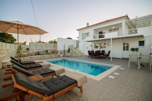 Koiliomenos Casa | Dimitra's House with Private Pool