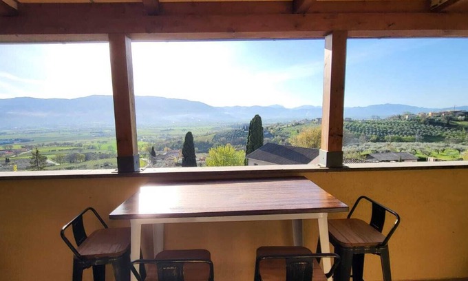 Montefalco Cama Y Desayuno | Dimora del Falco - Panoramic villa in Umbria with suites & regional breakfast