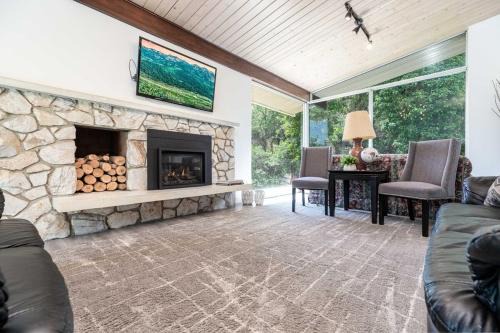 Sandy Casa | Dimple Dell Whole Mountain Setting, Near Trails!