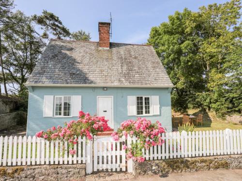 Llangaffo Casa | Dinam Lodge