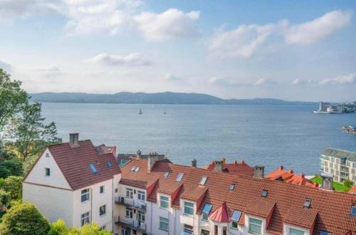 Bergenhus Apartamento | DINBNB Apartments l Sea View I Balcony I Fireplace I Near Bryggen