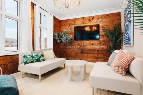 Bergen City Centre Casa | Dinbnb Home - History meets Modern I 3-Story Bergen House