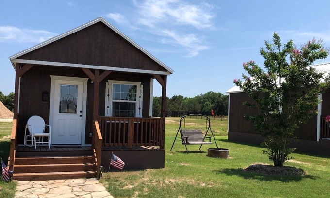 Glen Rose Cabina | Dinosaur Valley RV Park Cabin 2