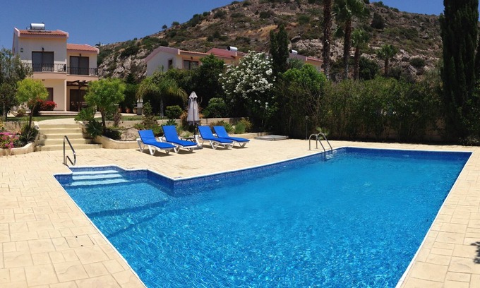 Pissouri Villa | Dionysos Villa. Amplia villa de lujo de tres dormitorios con gran piscina privada.