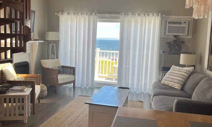 Old Orchard Beach Condominio | Direct Beachfront Condo