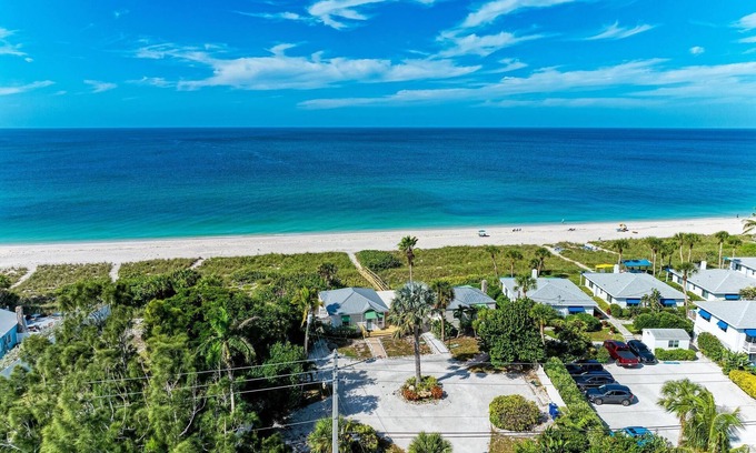 Nokomis Cabaña | Direct Beachfront Cottage-Casey Key/Nokomis Beach-1 Bedroom