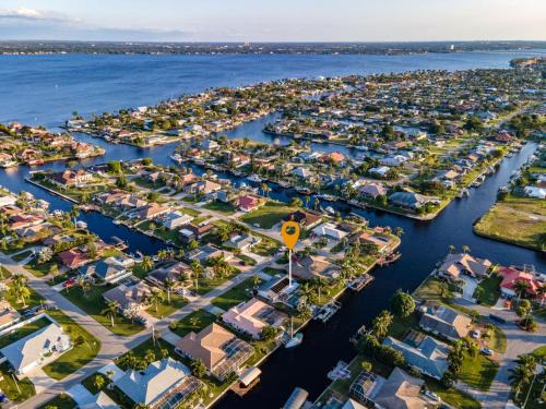 Caloosahatchee Casa | Direct Gulf Access & Heated Pool -Villa Hip Nautic - Roelens Vacations