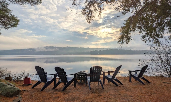 South Effingham Cabaña | Direct Lakefront. Swim/Fish/Kayak/Hike/Relax White Mountains & NH Lakes Region.