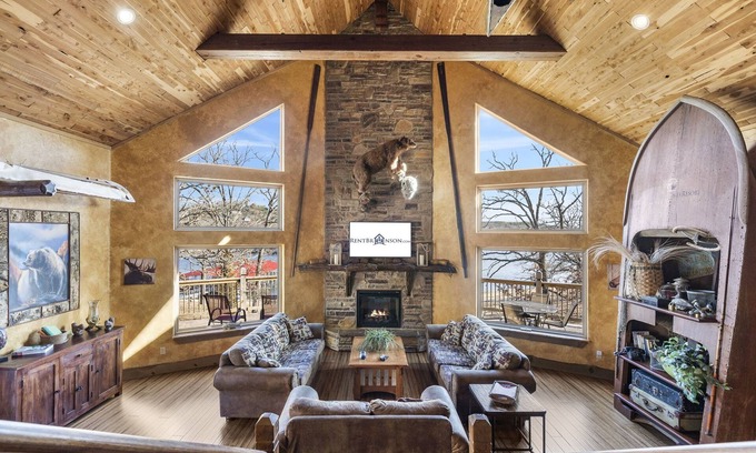 Branson Casa | Direct Lakefront with Views, Air Hockey, Close to Sdc with Free Tickets!