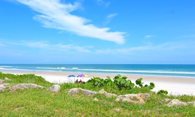 Bethune Beach Condominio | Frente al mar directo en No-Drive ¡Nueva unidad de esquina de Smyrna Beach 3/2!