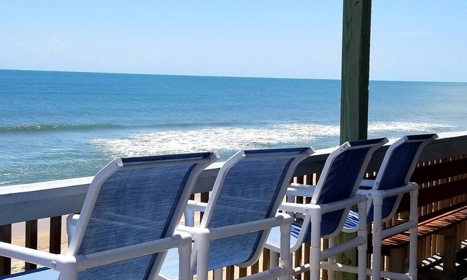 Bethune Beach Casa | Frente al mar directo: ¡relájese en la gran terraza o tome un buen rato en la playa!