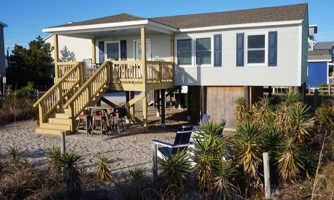 Wilmington Beach Cabaña | Casa de playa rústica de 3 dormitorios frente al mar