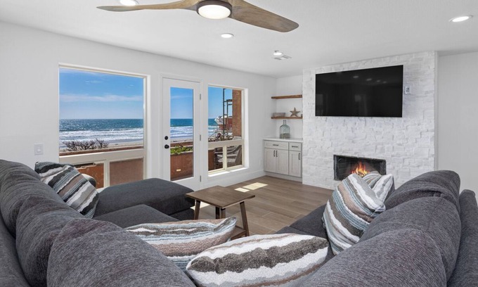 Imperial Beach Condominio | Direct Oceanfront 2 Bedroom 2 Bathroom on the 1st Floor
