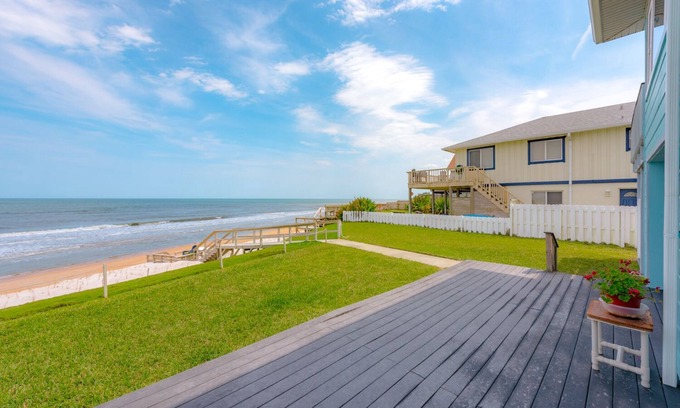 Painters Hill Casa | Direct Oceanfront~Deck~Queen Beds~Grill