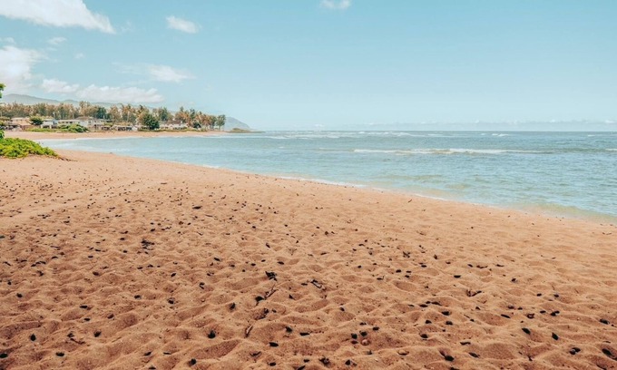 Haleiwa Condominio | DIRECT SANDY BEACHFRONT just steps away fr the patio.Ground Fl.condo 1bed2ba2pkg