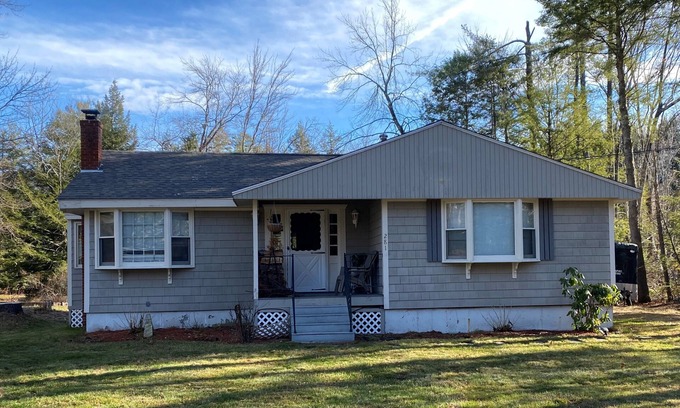 Moultonborough Casa | Direct Water Access to Lake! w/ Boat Dock, Heat, AC, TV & Internet, Sleeps 6