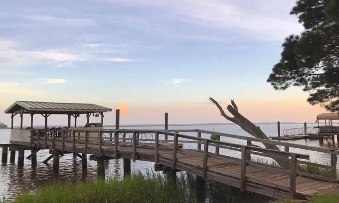 Midway Cabaña | Direct Waterfront. Muelle en Deep Salt Water a 35 millas de Savannah.