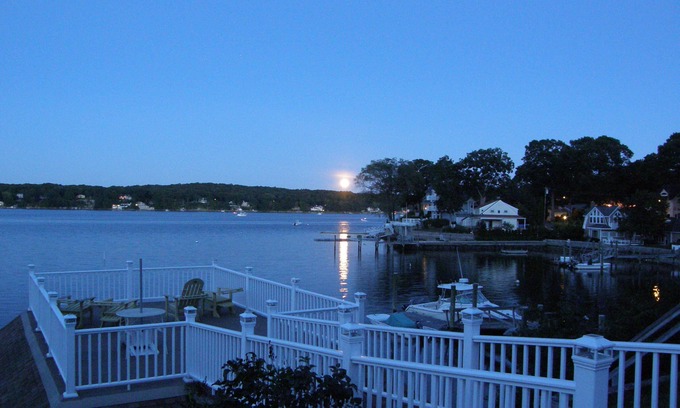 Niantic Casa | Direct waterfront vacation rental, family friendly, pets allowed
