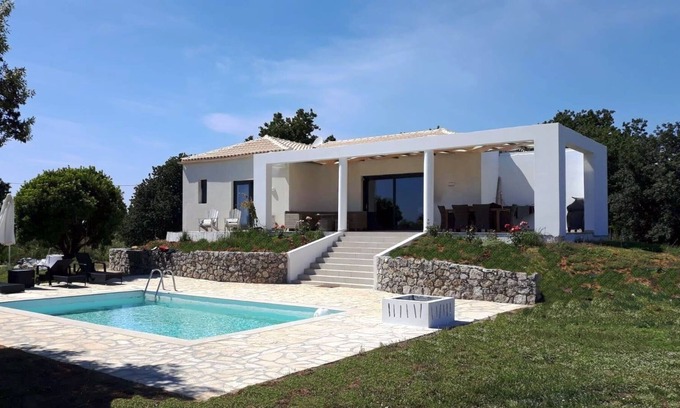 Notos Casa | Directamente sobre el mar, casa de ensueño con piscina