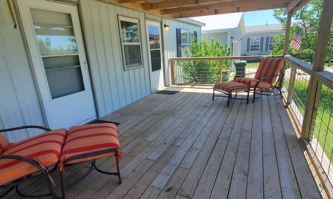 Wheatland Cabina | Directly next door to Lucas Oil Speedway in Wheatland MO.