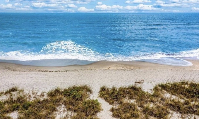 Englewood Condominio | DIRECTLY ON PRIVATE BEACH! AMAZING PANORAMIC GULF VIEWS! MODERN, COZY CONDO.