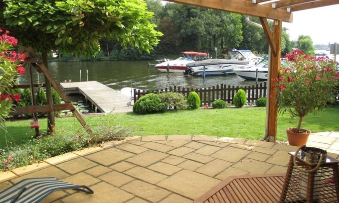 Kopenick Casa | Directly on the water with its own jetty in Berlin - Köpenick