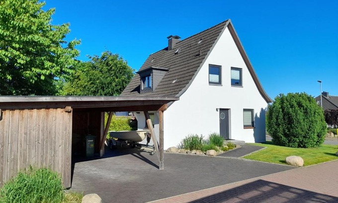 Fahrdorf Casa | Direkter Blick auf´s Wasser