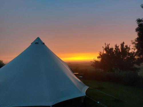 Newark Otro | Disco tent secret garden glamping