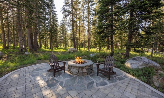 Soda Springs Cabina | Discount dates at the Hillside Mountain Retreat, elegantly rustic