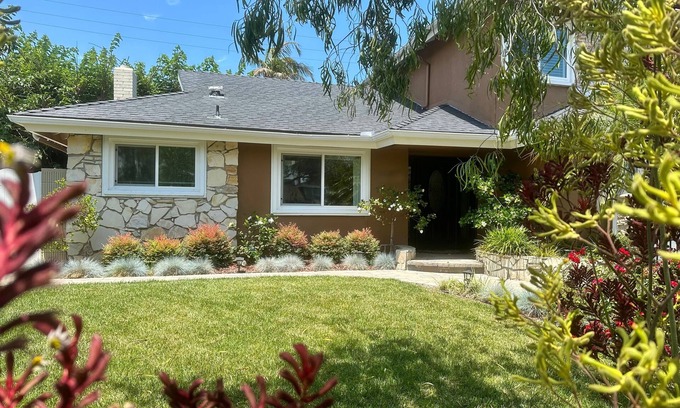Huntington Beach Casa | El recientemente renovado cuatro dormitorios / dos baños Shangri La!
