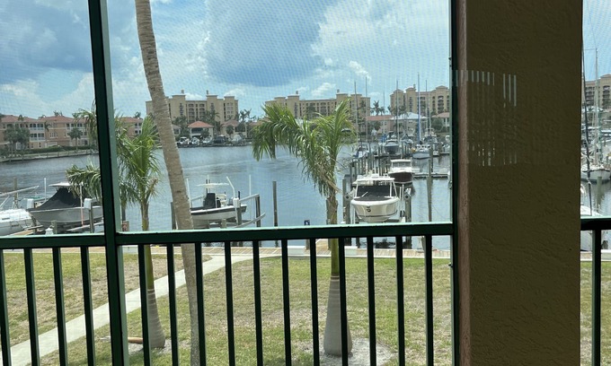 Burnt Store Marina Condominio | Discounted for summer amd fall!! Now thru November 3 br marina front comdo.