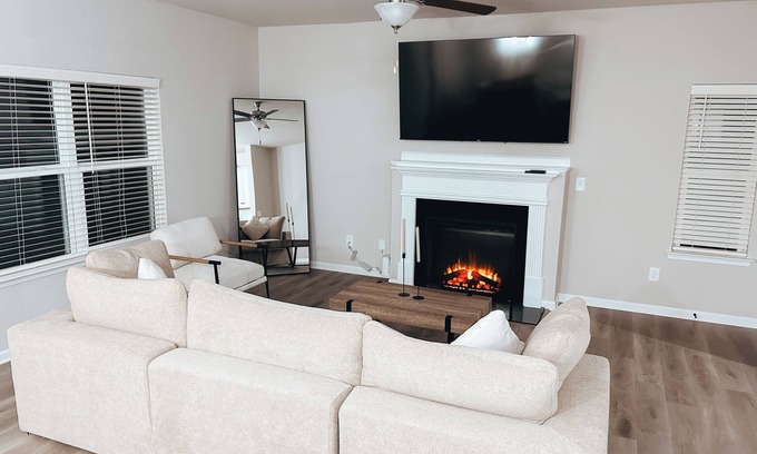 Charlotte Casa | [Discounted Monthly Rentals] 3BR, 2.5 BTH Retreat w/ Fireplace