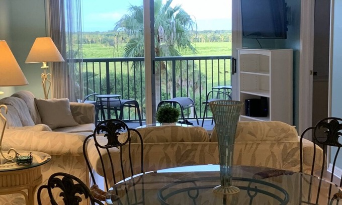 Palmetto Condominio | Discounted Rate! Terra Ceia Bay Golf & Tennis Club and a modest drive to Beaches