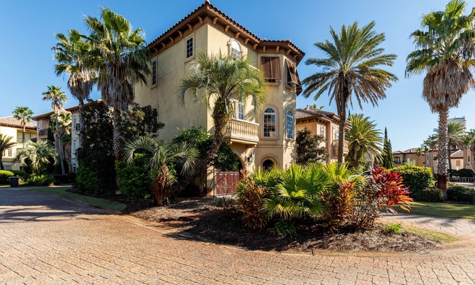 St. Tropez Casa | Villa Paradis -Exclusiva Villa en Florida- Alquiler de silla de playa incluido- Capacidad para 10