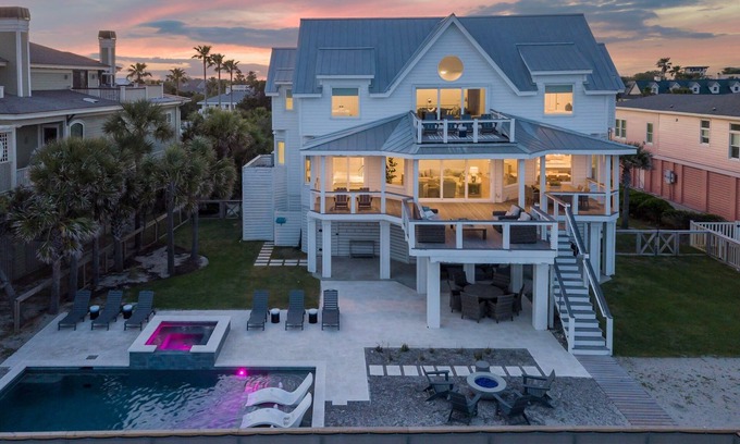 Isle of Palms Casa | Discounts! Beautifully decorated~ 206 Ocean Blvd. Oceanfront, Pool/Hot Tub, Elevator