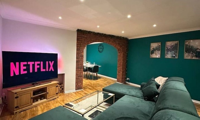 Marston Green Casa | Discounts, Contractors, Free Parking, WIFI, SMART TVs - NEC, HS2, BHX