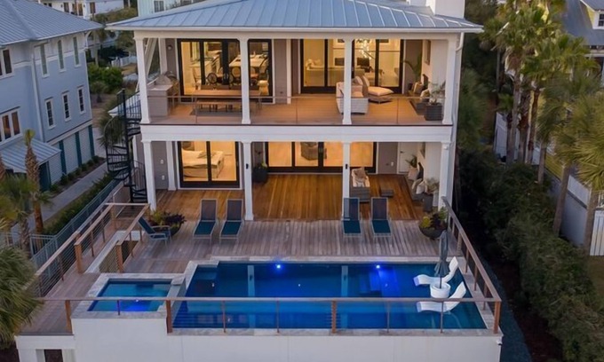 Isle of Palms Casa | 🌅DISCOUNTS! Rare 2nd Row, Luxury Home across from ocean 🌊, Pool, Hot Tub, Elevator
