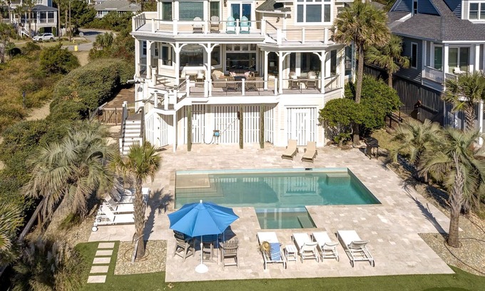 Isle of Palms Casa | Discounts! Sea Spray- 400 Ocean Blvd.~ Oceanfont! Six Bedroom, Sleeps 15, Private Pool/Hot Tub