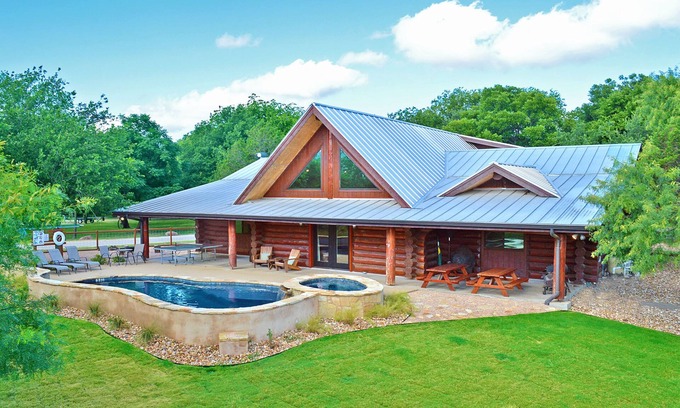 Marble Falls Cabina | Casa canadiense recientemente construida con acceso a la orilla del lago y servicios del resort