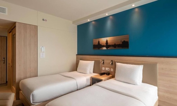 Mitte Hotel | Discover Berlin from a Stylish Stay | 3 City View Rooms w/Two Twin Beds