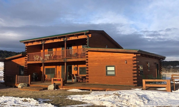 Whitewood Casa | Inicio Entrar hermosa en Whitewood, SD disponibles durante todo el año.