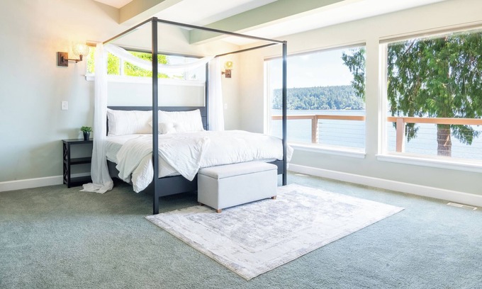 Bremerton Casa | Discover Bremerton charm, just a hop away from Clearwater Casino