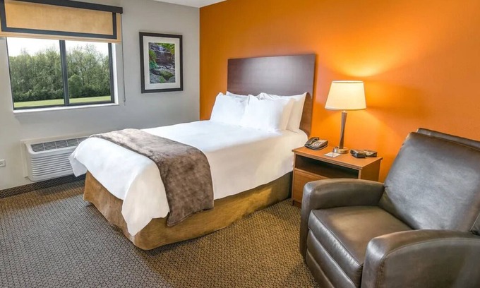 Kalispell Hotel | Discover Comfort: Room with Full Kitchen Near Glacier Park! Free Parking