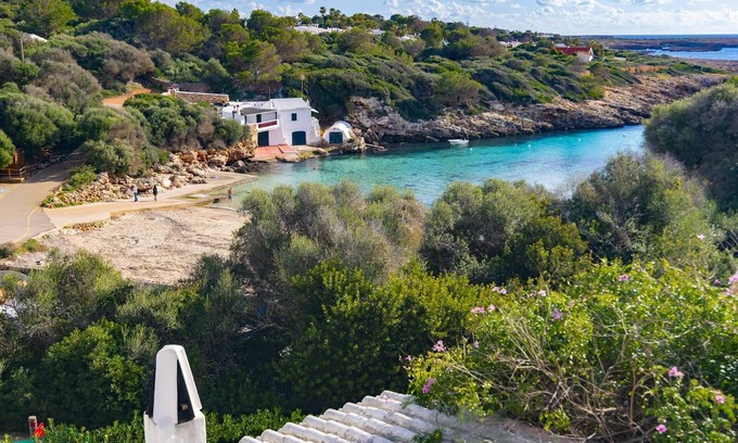 Binisafua Villa | Descubre Es Cantell, una villa a un paso del mar.