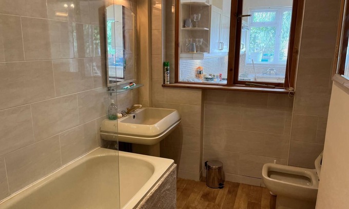 Finchley Casa | Discover London: Comfy1-Bedroom House with High-Speed WiFi! #ShortStay #Travel