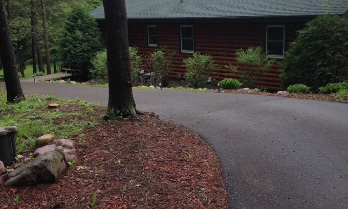 Birchwood Cabina | Discover Lone Pine: The Perfect Space for Families